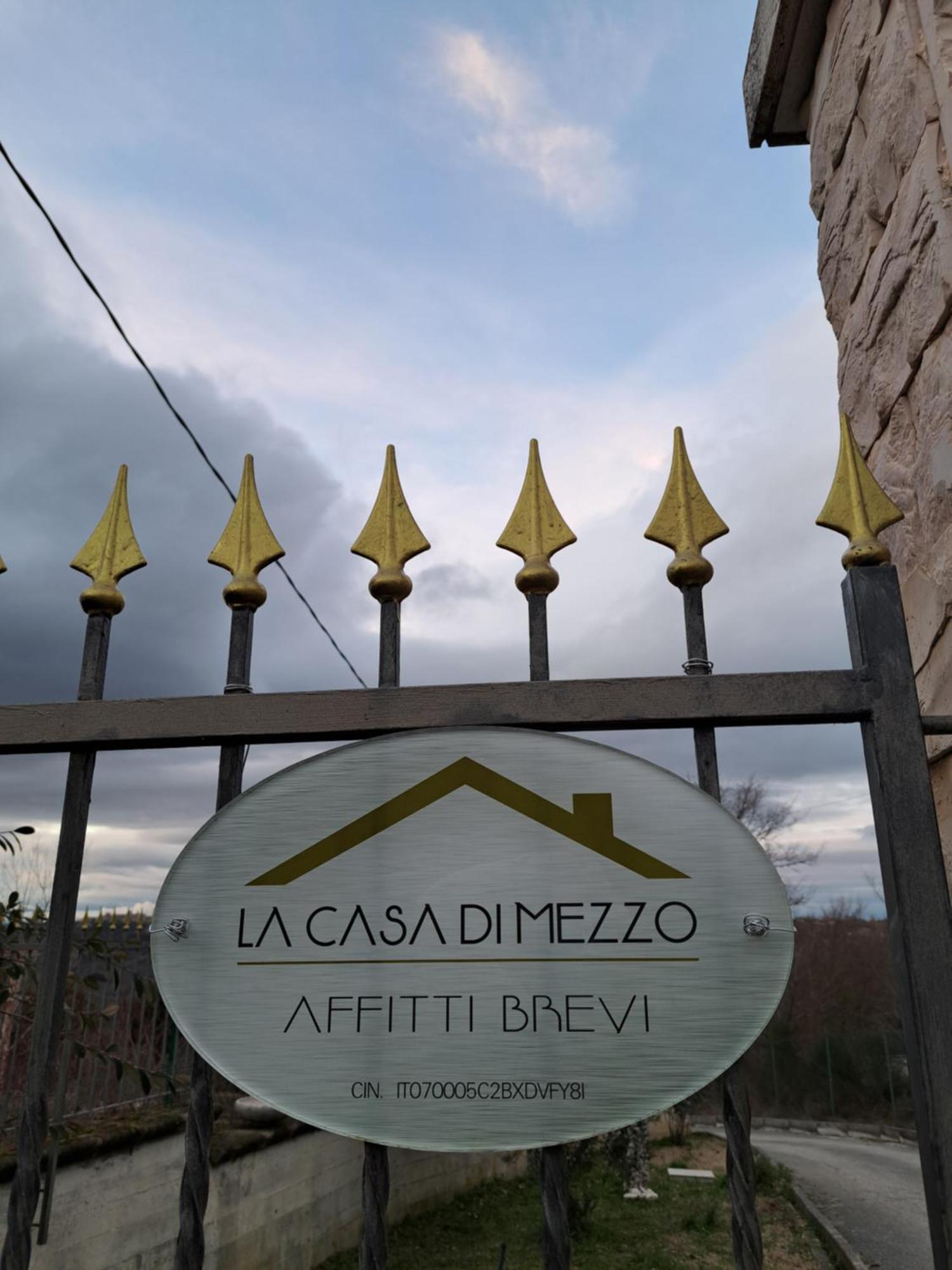 Villa La Casa Di Mezzo-Affitti Brevi-Zona Ospedali Busso Exterior foto